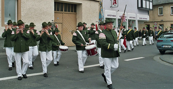 Die Ehrengarde auf der Rheingaustrasse